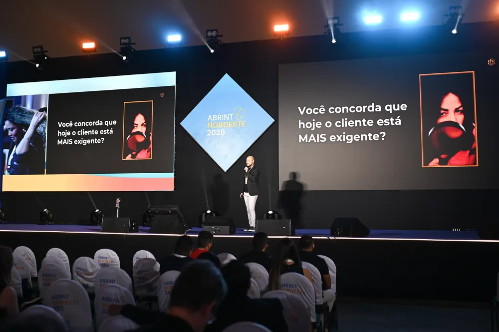 Robson Costa palestrando no ABRINT Nordeste